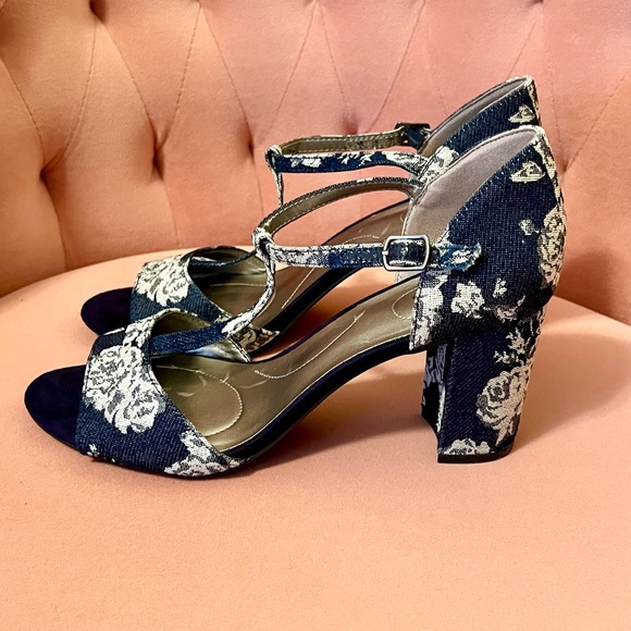 Bandolino Floral Denim Block T Strap Heels NWOT Size 9 - Picture 1 of 3